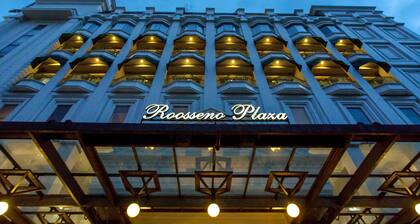 Toeti Roosseno Plaza