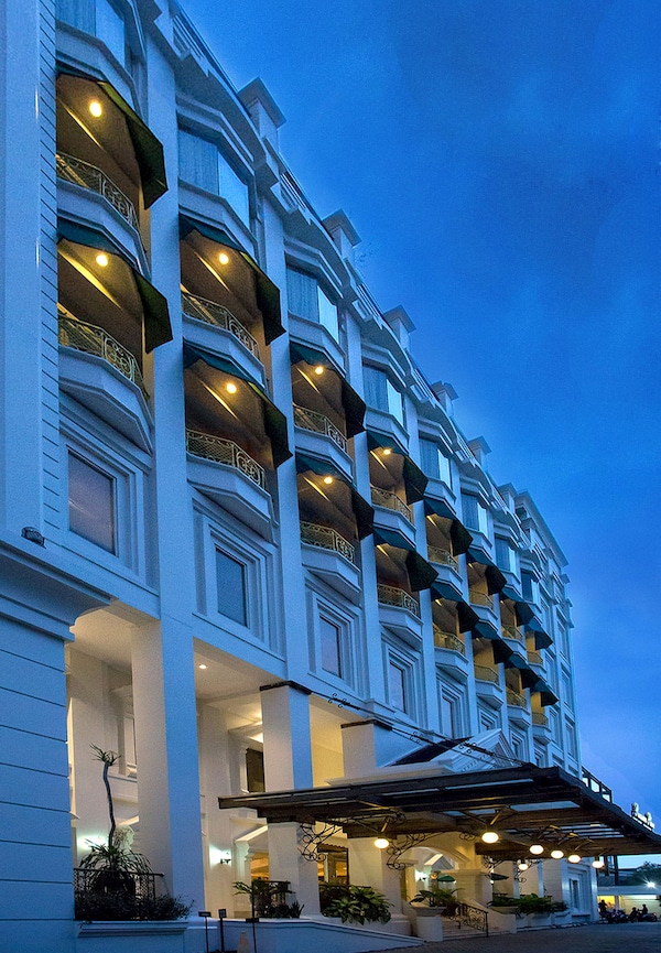 Toeti Roosseno Plaza - Jakarta