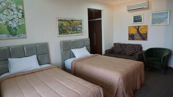 Deluxe Double or Twin Room | Premium bedding, desk, iron/ironing board, free WiFi