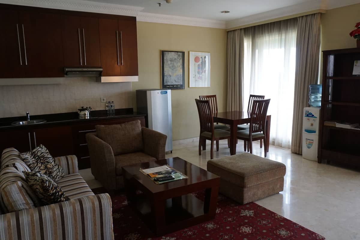 Suite, 1 Bedroom | 1 bilik tidur, peralatan tempat tidur premium, meja