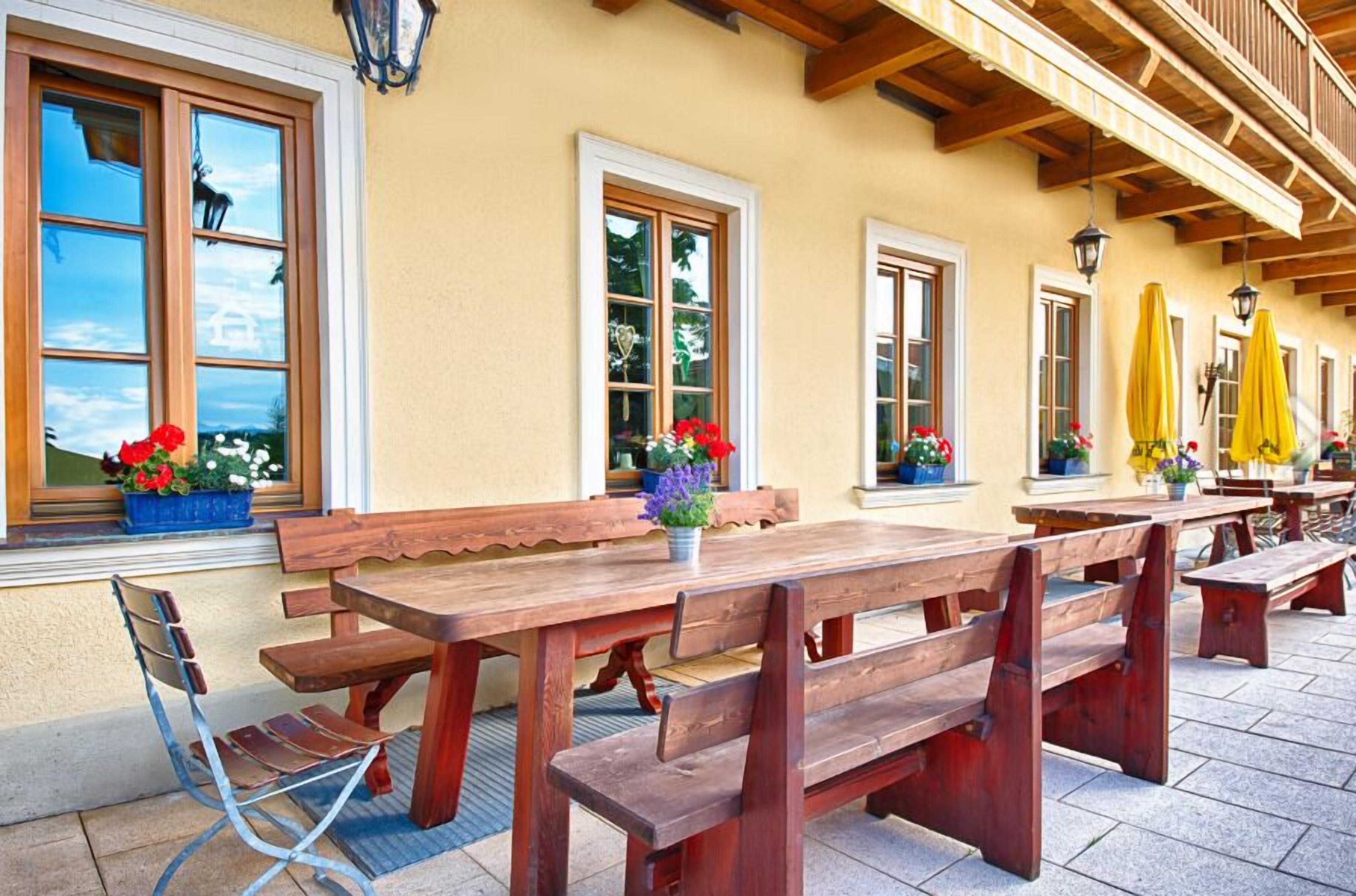 daily buffet breakfast (eur 10 per person)