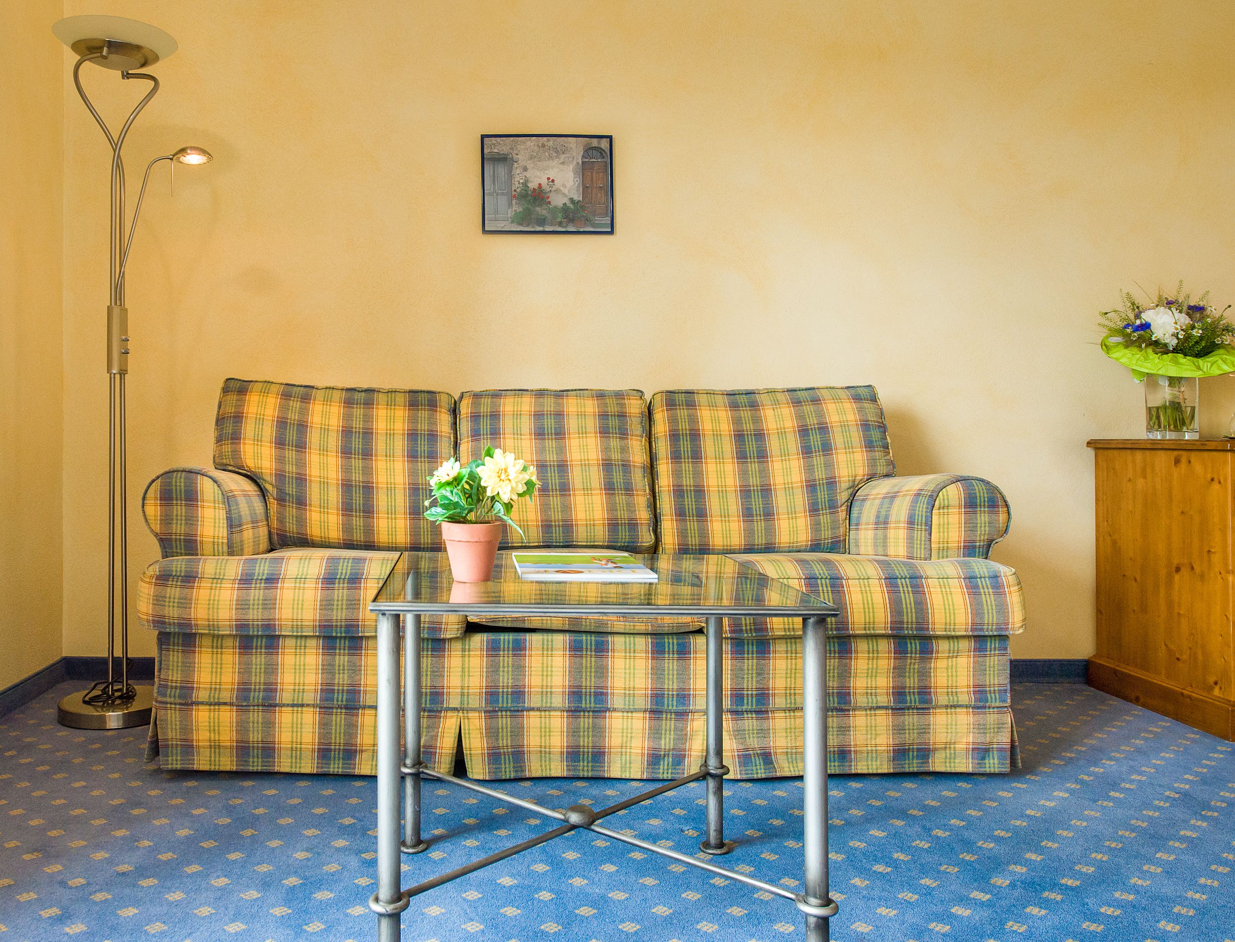 standard double room | living area | 26-inch flat-screen tv with satellite channels, tv