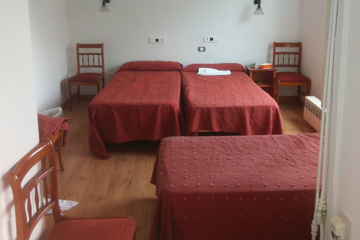 Quadruple Room | Meja, katil lipat simpan/tambahan, Wi-fi percuma