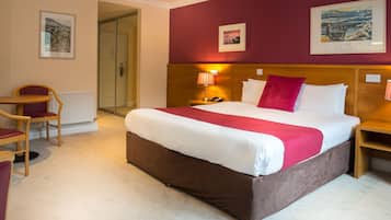 Classic Double Room | In-room safe, desk, laptop workspace, blackout drapes