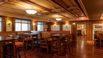 Breakfast, lunch, dinner served; Irish cuisine