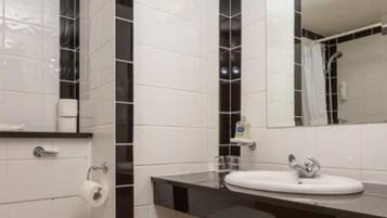 Combined shower/tub, deep soaking tub, free toiletries, hair dryer