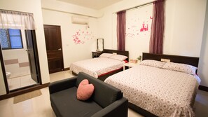 A hotel room with two beds, a sofa, a mirror, and a window with curtains. - Fu Taitung B&B (Taitung)