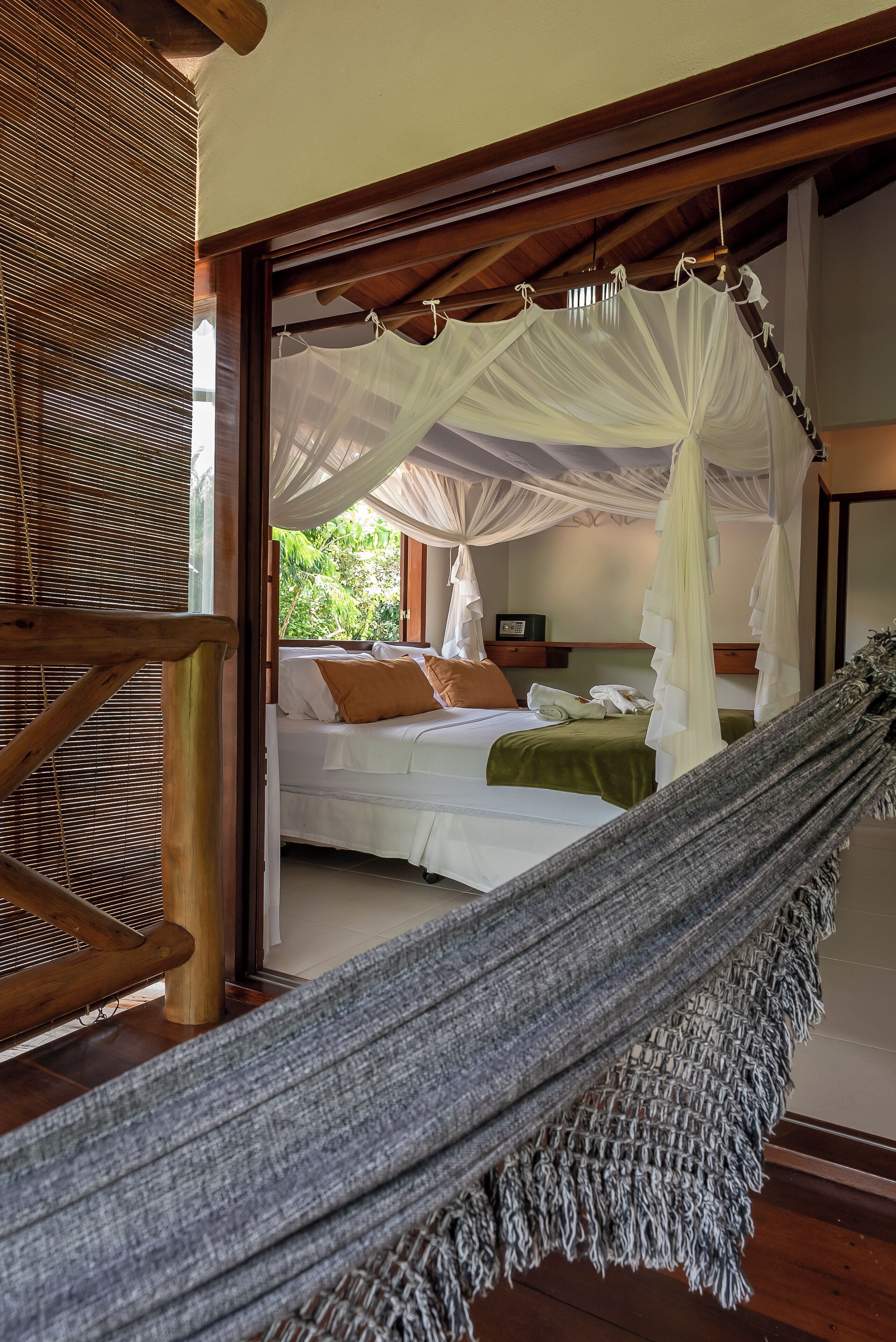 Minibar, blackout drapes, free WiFi, bed sheets