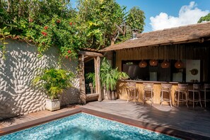 Poolbar