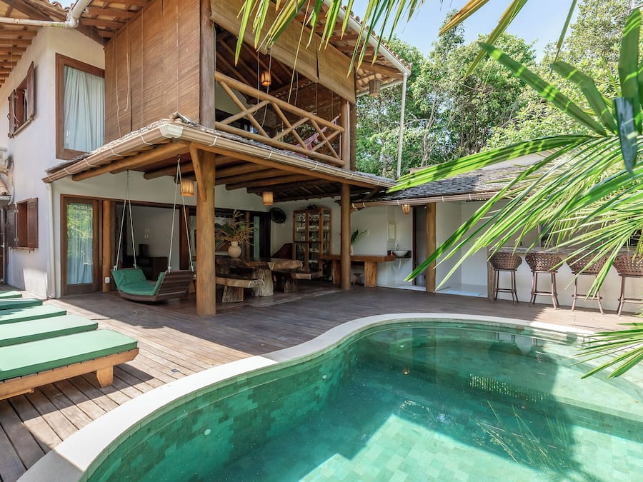 Familie huis, 3 slaapkamers, uitzicht op zwembad, op benedenverdieping | Woonruimte | Een 32-inch smart-tv met digitale zenders en een televisie