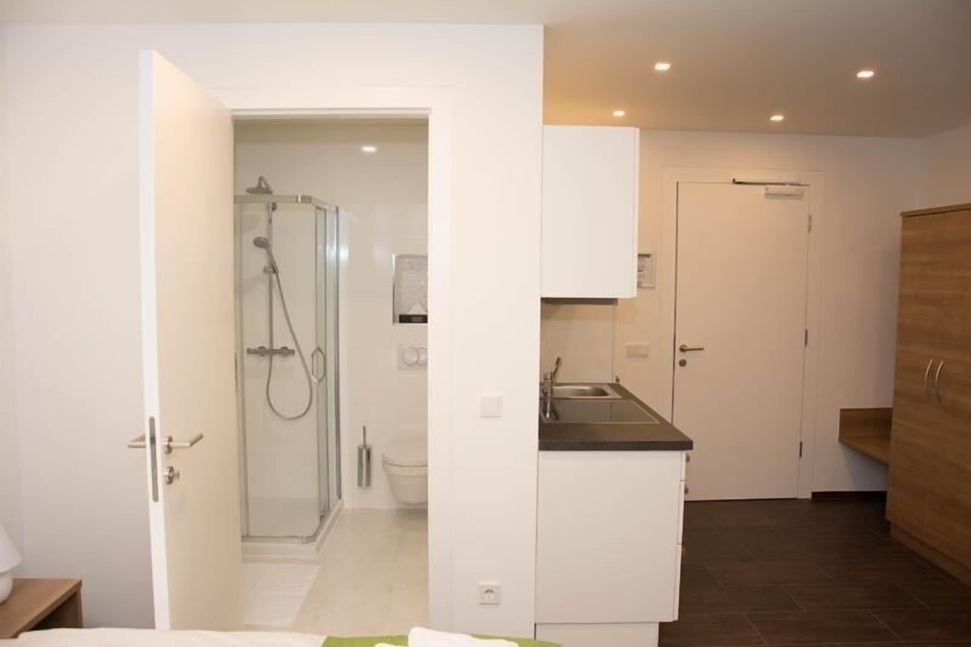 studio, kitchen | in-room safe, desk, free wifi, bed sheets