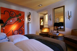 Deluxe Room (Superior) | Egyptian cotton sheets, premium bedding, down comforters, in-room safe - Bourgogne Suite Maastricht (Maastricht)