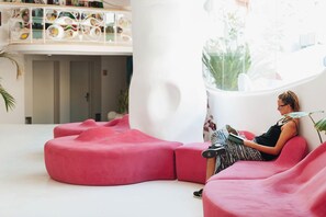 Sala de estar en el lobby