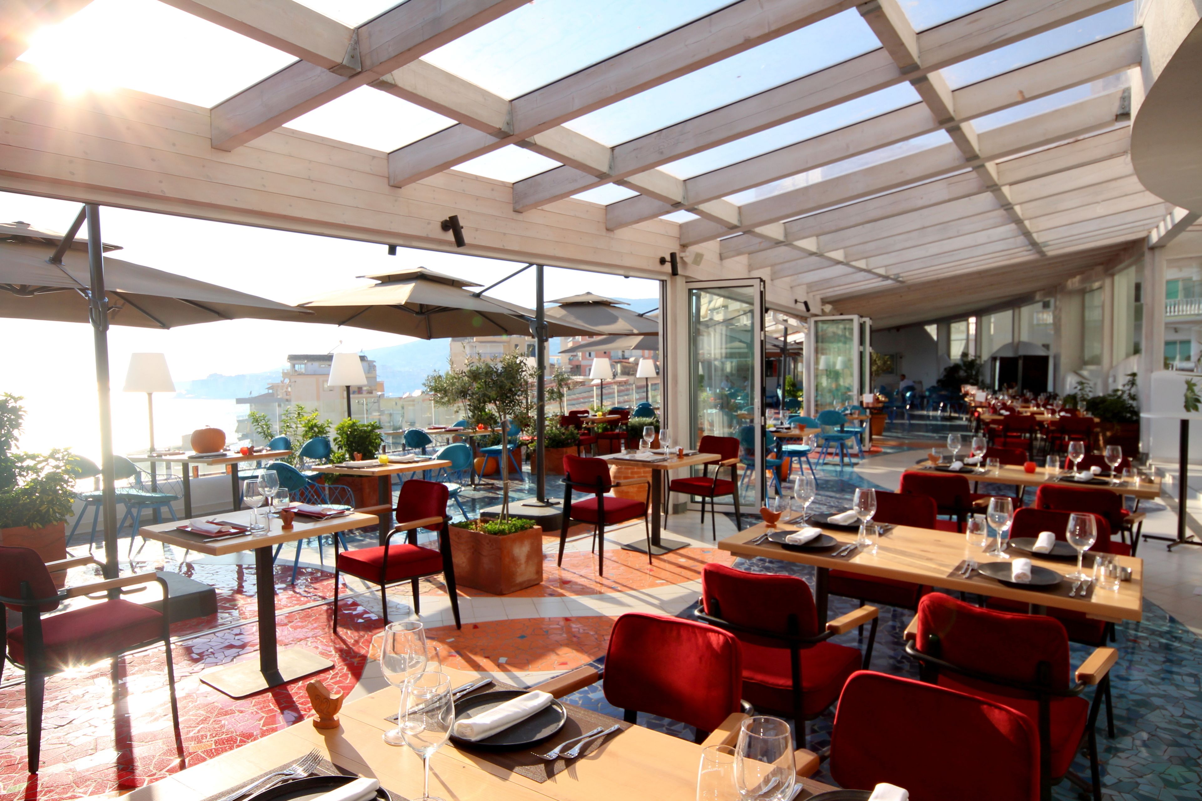 2 間餐廳，供應地區料理