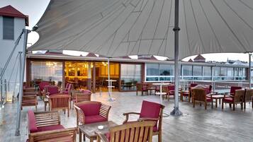 3 restaurants, seafood