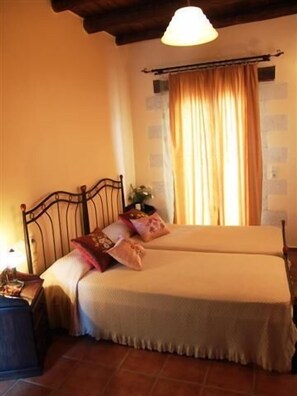 Villa, 2 chambres, piscine privée | 2 chambres, coffres-forts dans les chambres, fer et planche à repasser