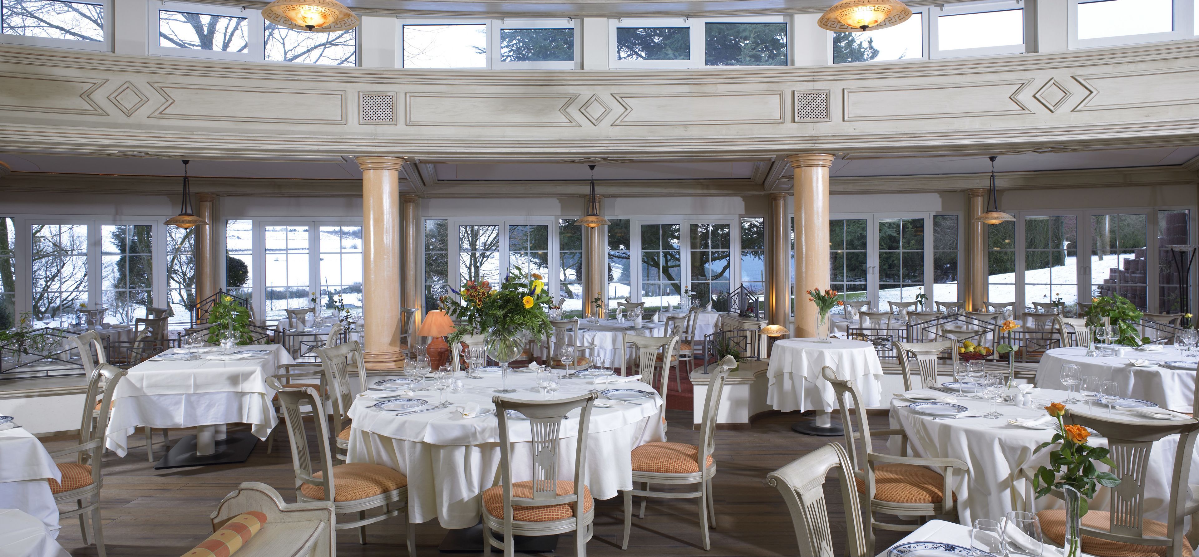 2 restaurants; breakfast, lunch, and dinner served