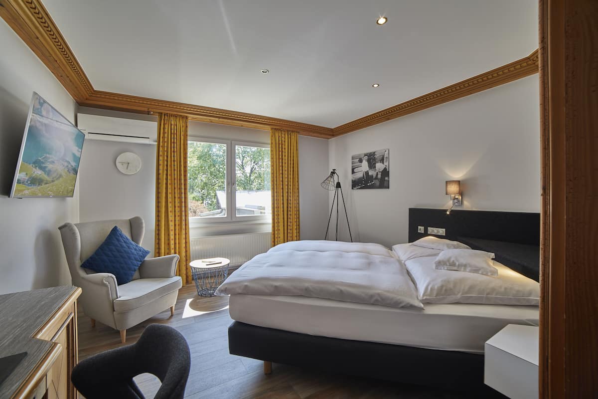 Standard Single Room | Minibar, in-room safe, individually decorated, individually furnished
