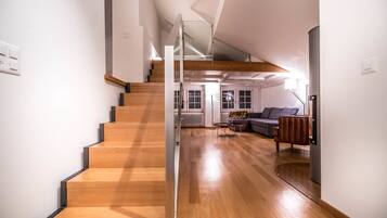 City Apartment, 2 Bedrooms, Non Smoking, Lakeside | Staircase