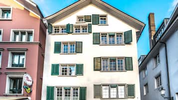 City-Apartment, 2 Schlafzimmer, Nichtraucher, Seeseite | 3 Schlafzimmer, Minibar, laptopgeeigneter Arbeitsplatz