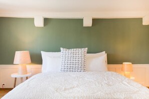 3 habitaciones, minibar y espacio para trabajar con laptop 