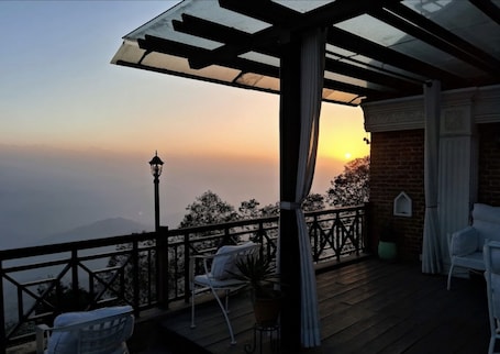 Restaurant. Hotel Himalayan Villa - Nagarkot