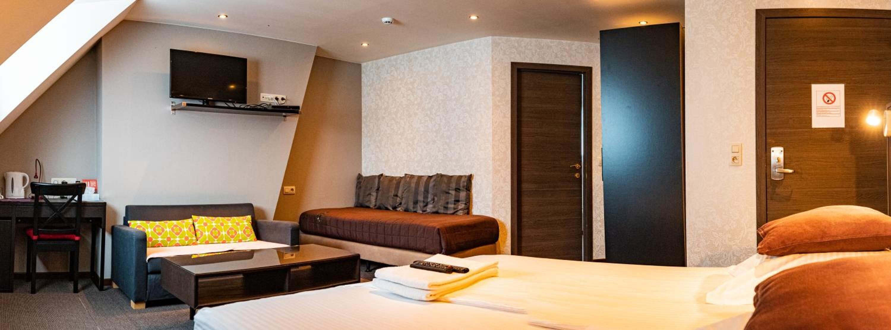 1 bedroom, in-room safe, desk, blackout curtains