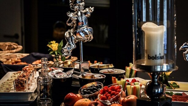 A buffet table with various food items and a decorative silver figure. - Wittgensteiner Landhaus - Adult Only (Winterberg)