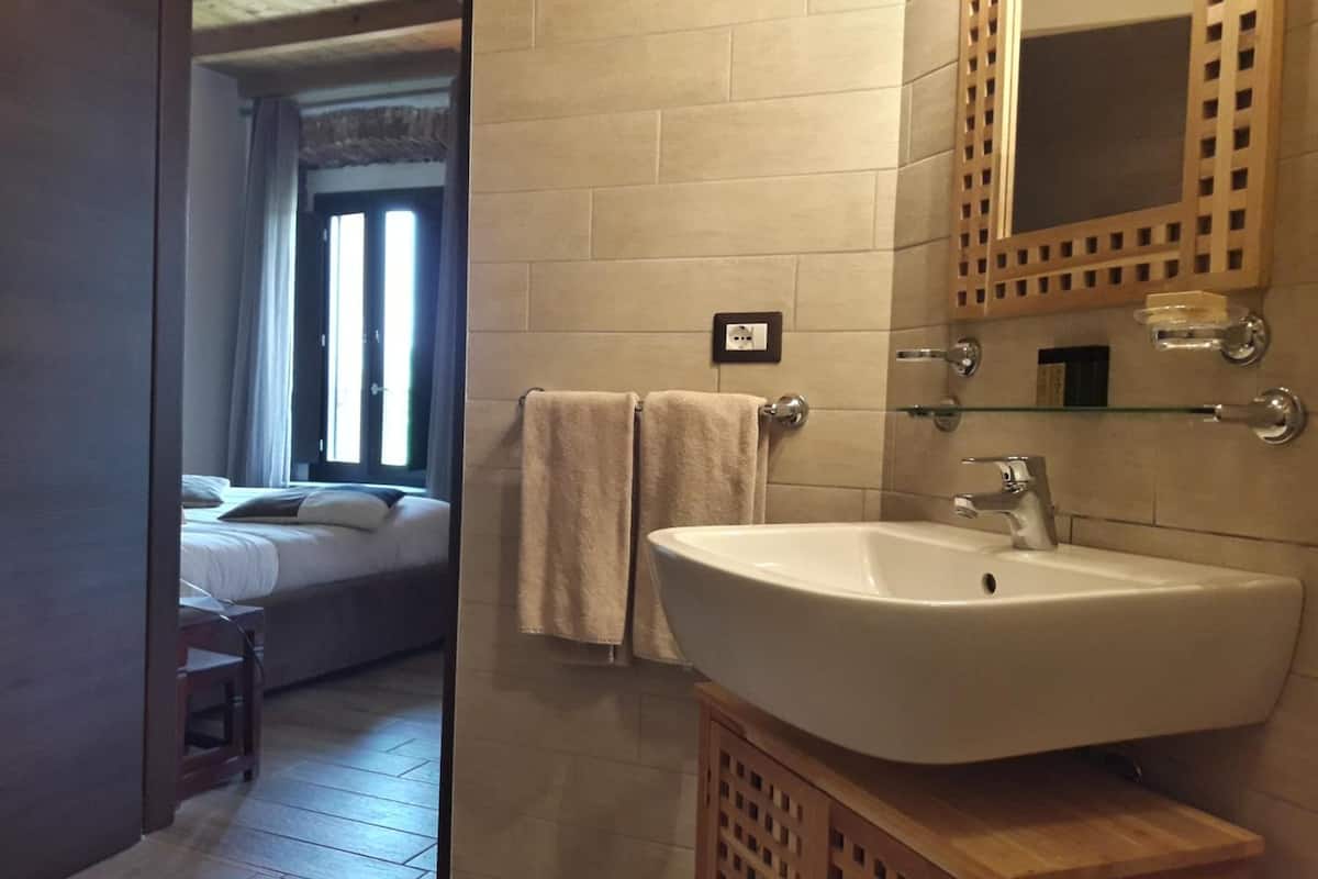 shower, free toiletries, hair dryer, bathrobes