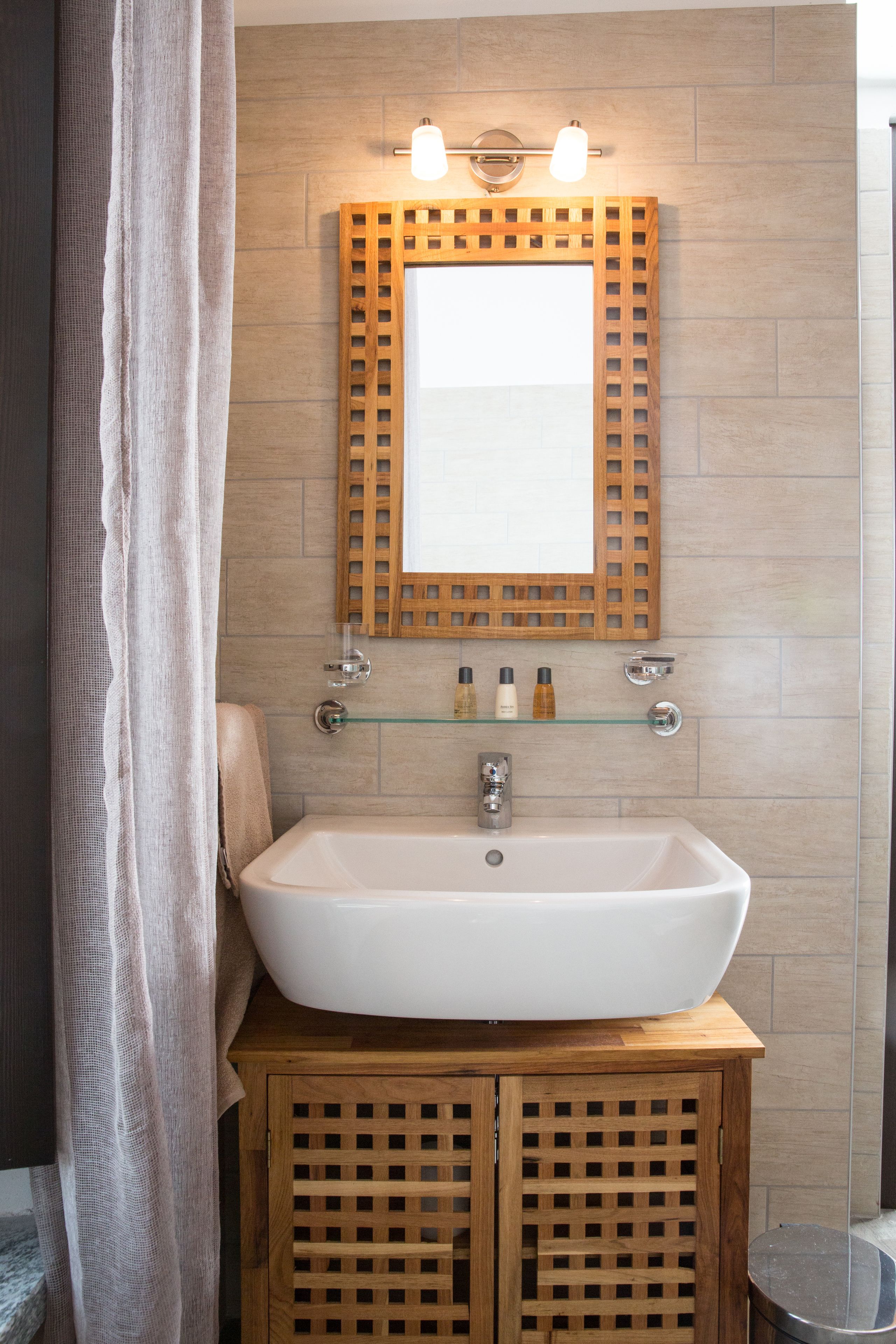 business double room single use, 1 bedroom, non smoking | bathroom | shower, free toiletries, hair dryer, bathrobes