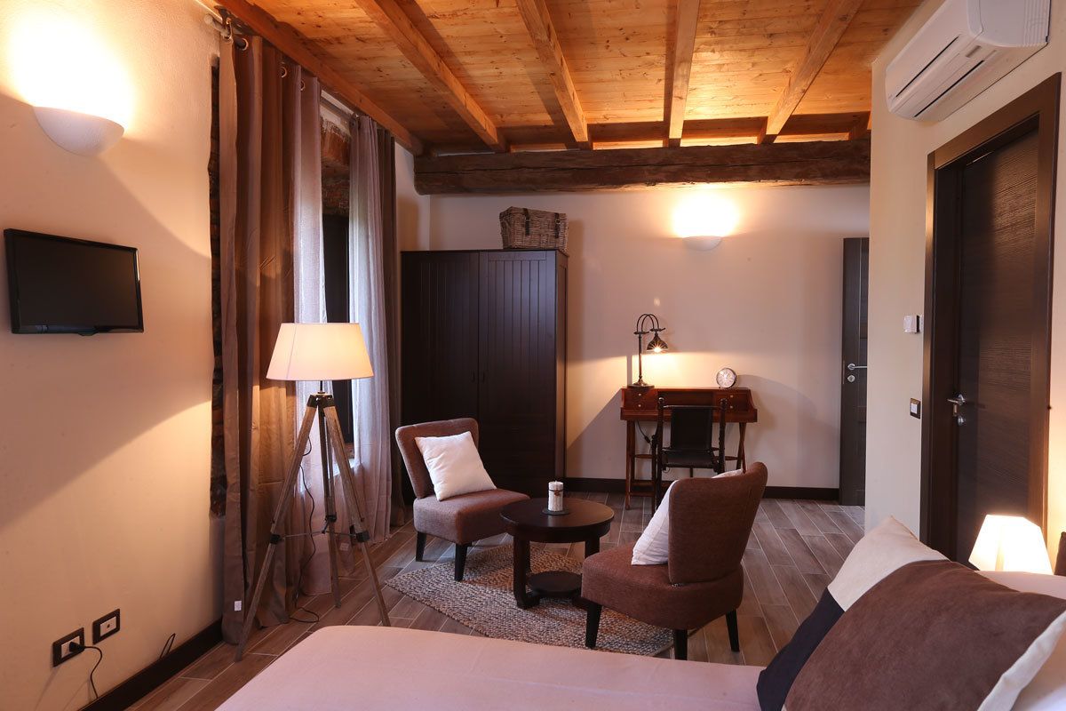 deluxe room, 1 double bed | 1 bedroom, minibar, in-room safe, desk