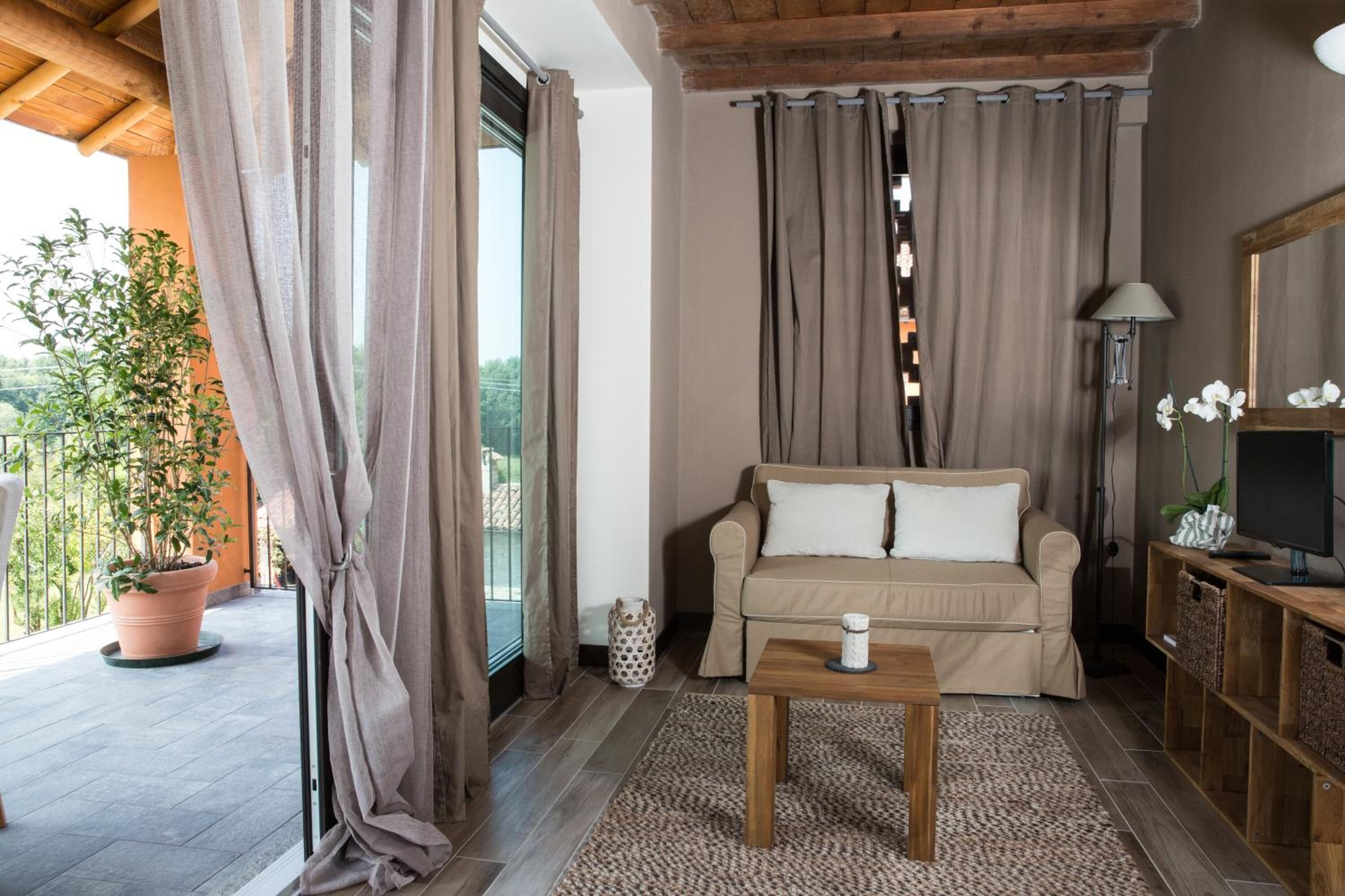 22-inch flat-screen tv with cable channels, tv