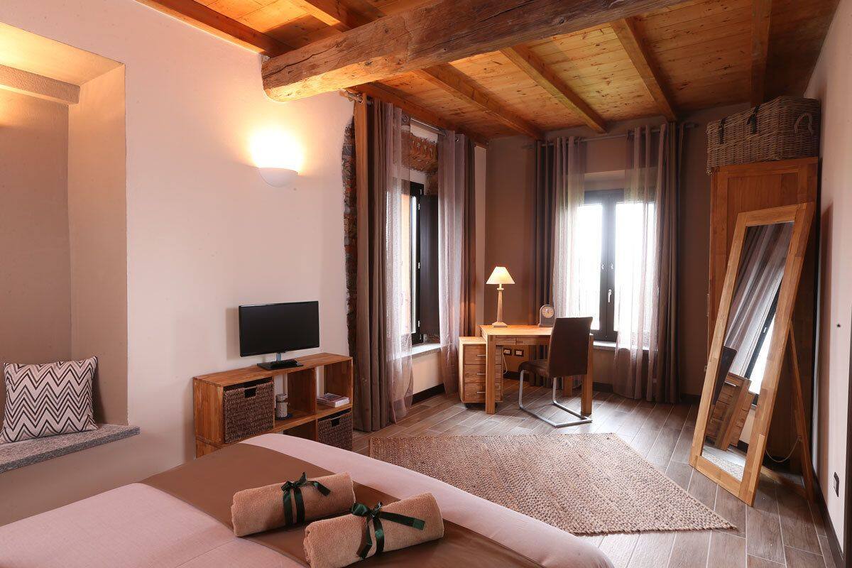 deluxe room, 1 double bed | 1 bedroom, minibar, in-room safe, desk