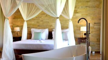 Royal Garden Villa with Private Pool | Free minibar, in-room safe, individually decorated, desk