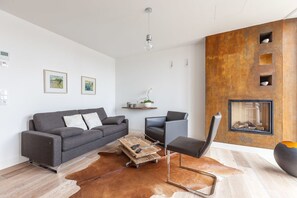 Apartment, 2 Bedrooms, Fireplace, Lake View (Kuddeldaddeldu) | Living room