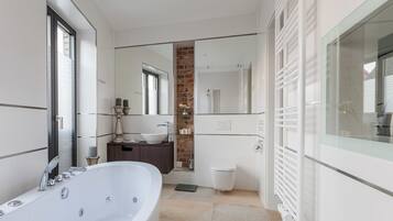 Apartment Badewonne,Badewanne, Kamin, Seeblick | Whirlwanne