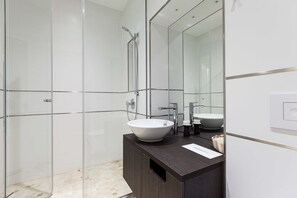 Habitación doble, cocina (zwei Ameisen) | Baño | Ducha, artículos de higiene personal gratuitos y toallas