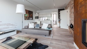 A modern living room with a sofa, coffee table, and artwork on the wall. - Ringelnatz Inselhotel Malchow (Malchow)