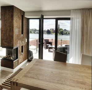 Apartment, 2 Bedrooms, Fireplace, Lake View (Morgensonne) | Living room - Ringelnatz Inselhotel Malchow (Malchow)