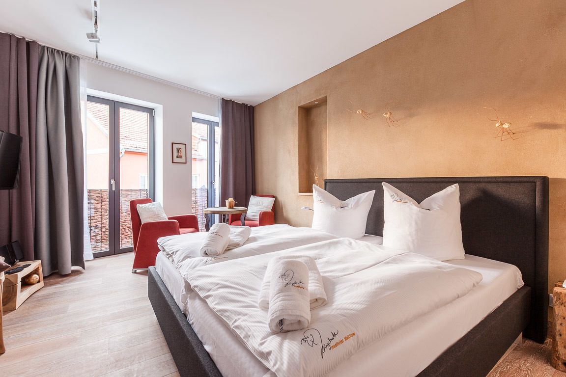 Doppelzimmer Zwei Ameisen mit Küche | Hochwertige Bettwaren, Zimmersafe, schallisolierte Zimmer, Babybetten
