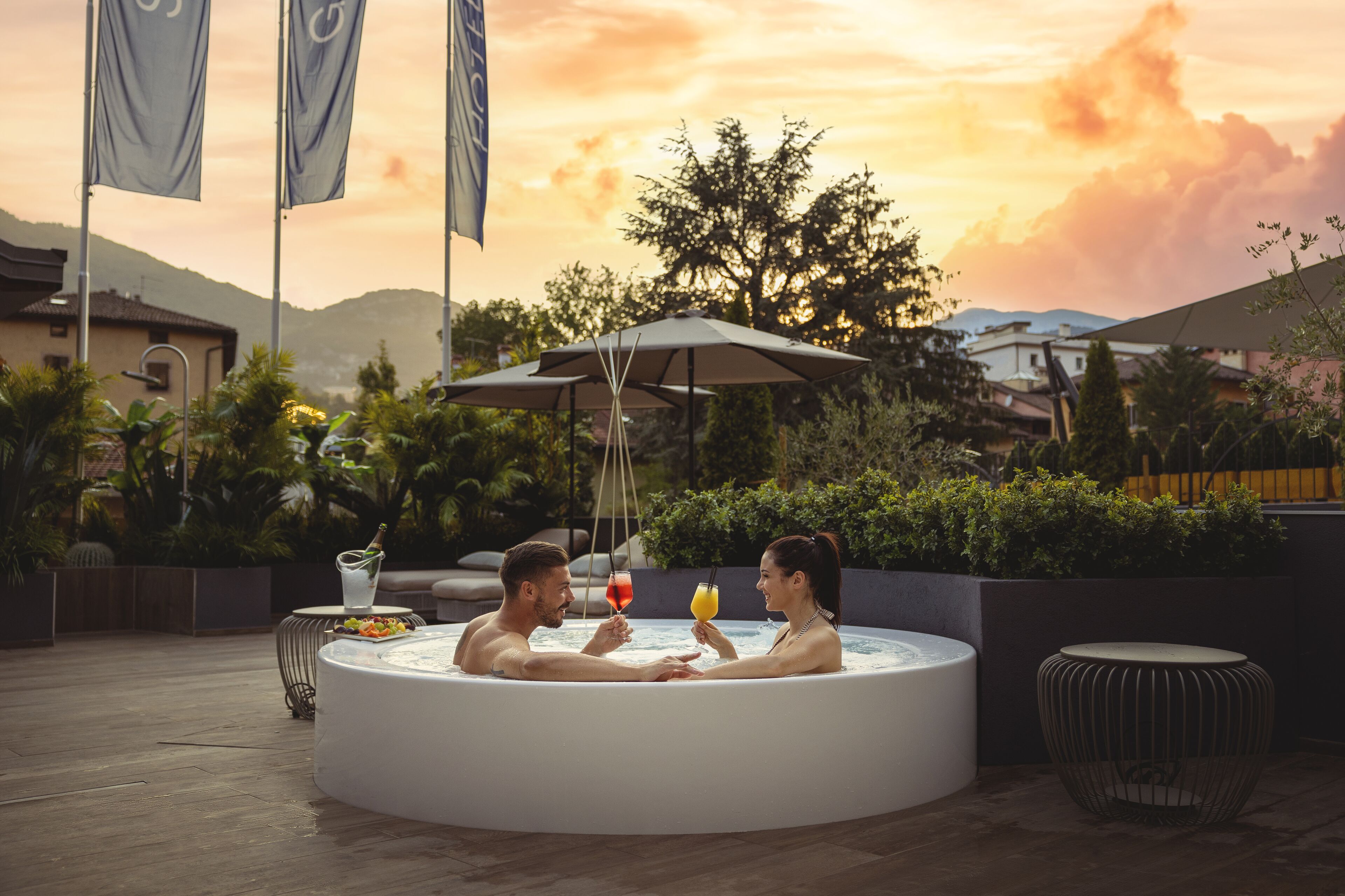 Innenpool, geöffnet von 09:00 Uhr bis 22:00 Uhr, Liegestühle