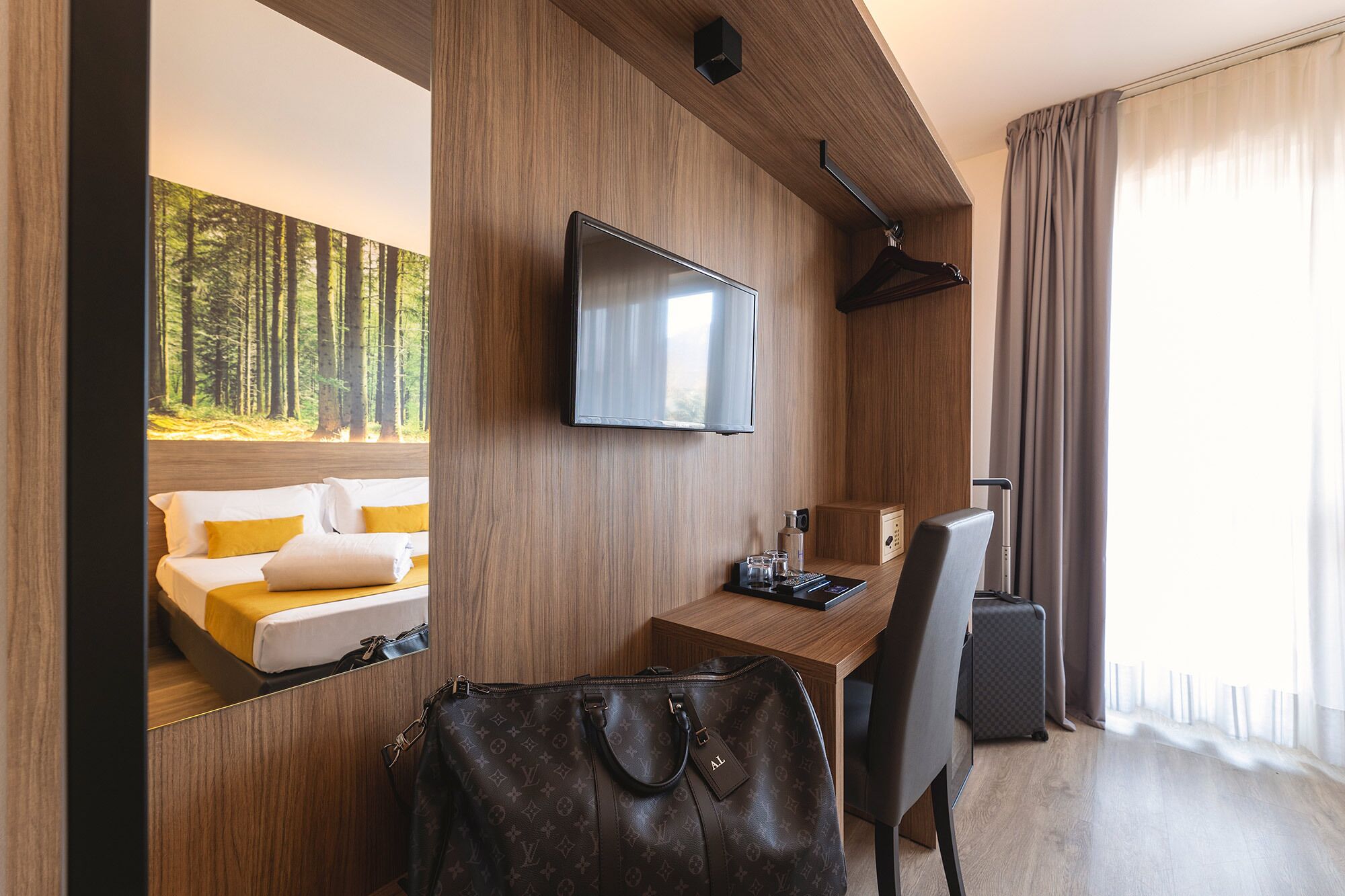 comfort double or twin room | in-room safe, desk, free wifi, bed sheets