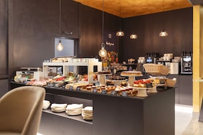 Päivittäinen buffetaamiainen maksusta