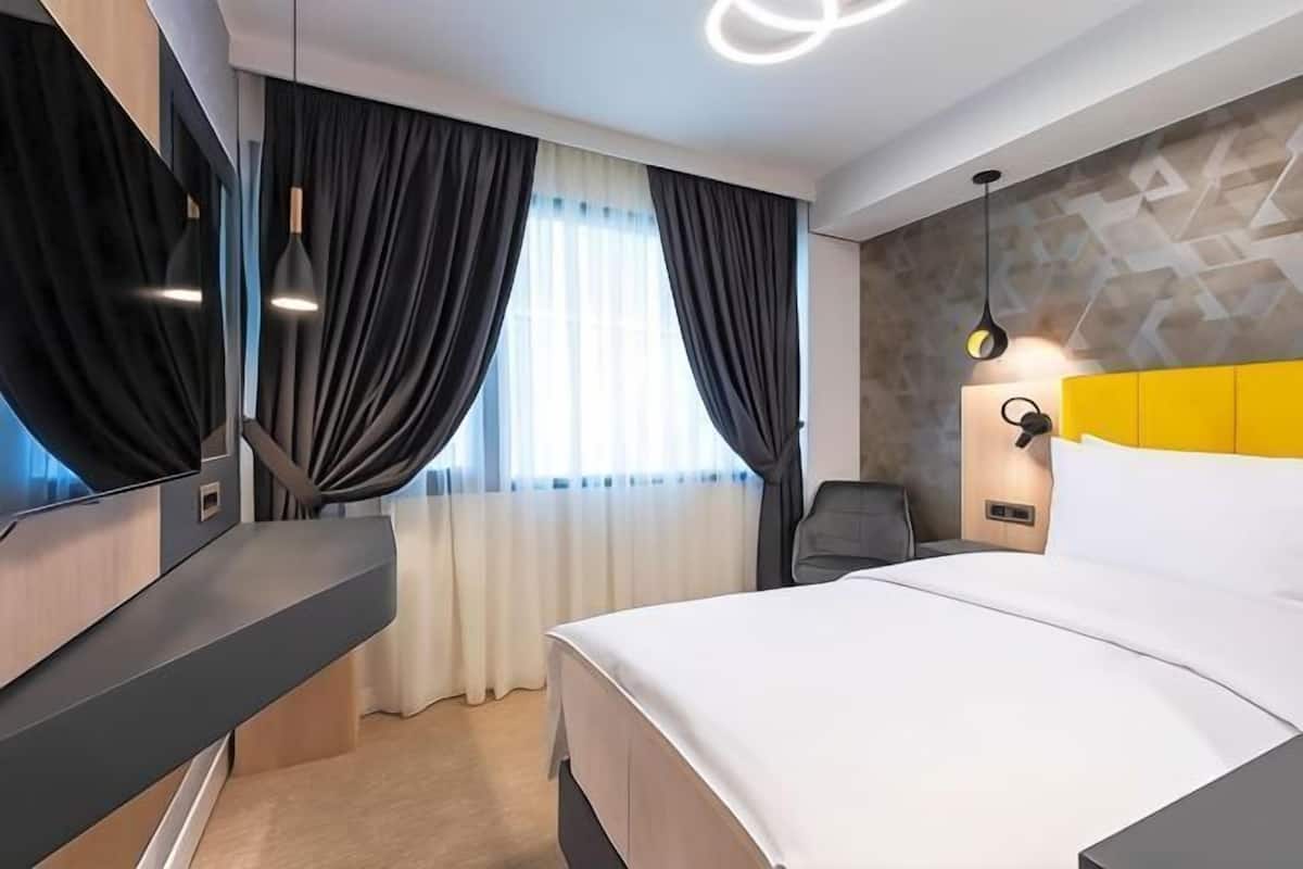Peralatan tempat tidur premium, bar mini, meja, kalis bunyi