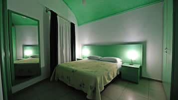 Quadruple Room | Premium bedding, desk, iron/ironing board, free cots/infant beds