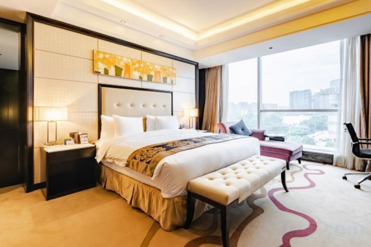 Executive Queen Room