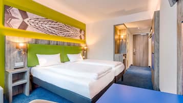 Comfort Twin Room, 2 Twin Beds | 1 bedroom, in-room safe, desk, blackout drapes