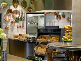 Buffet breakfast on weekdays (EUR 15 per person)
