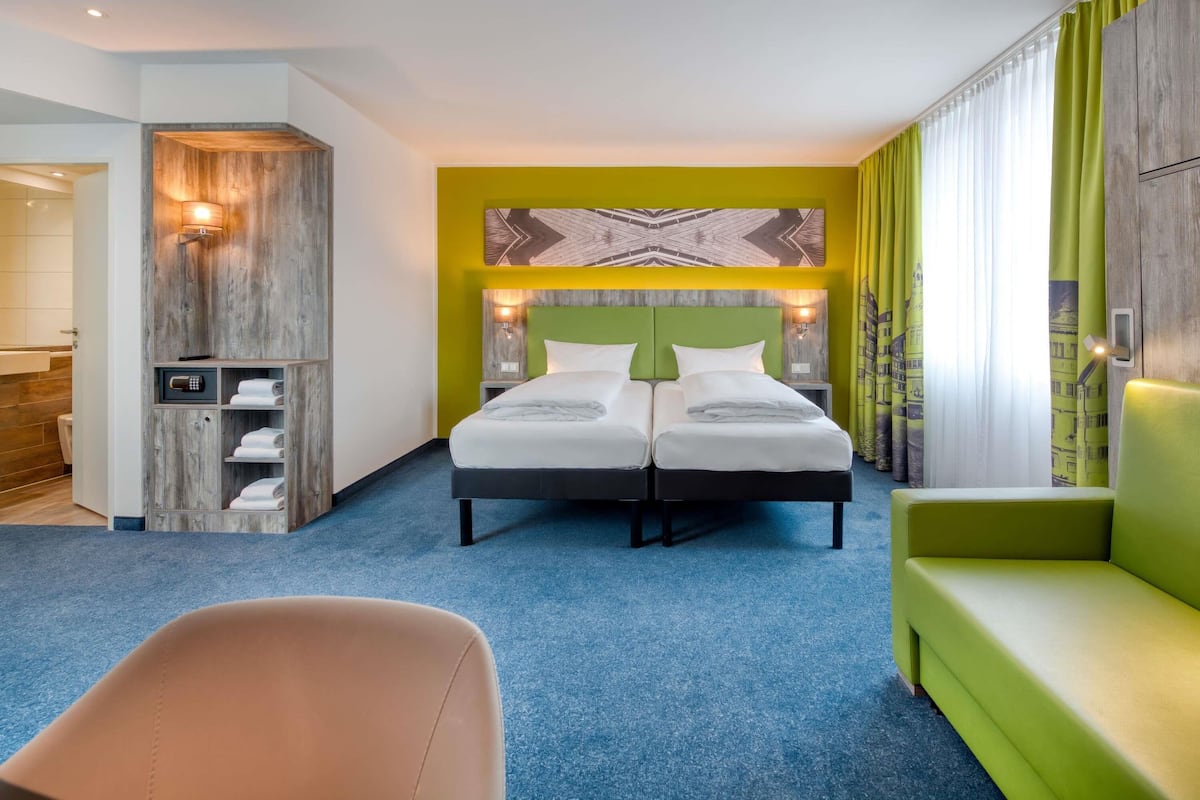 Standard Suite | In-room safe, desk, blackout drapes, soundproofing