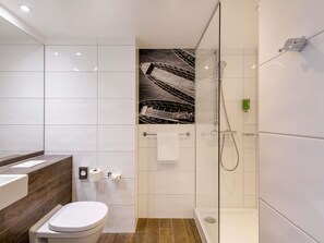 In-room safe, desk, blackout drapes, soundproofing - ibis Styles Tubingen (Tuebingen)